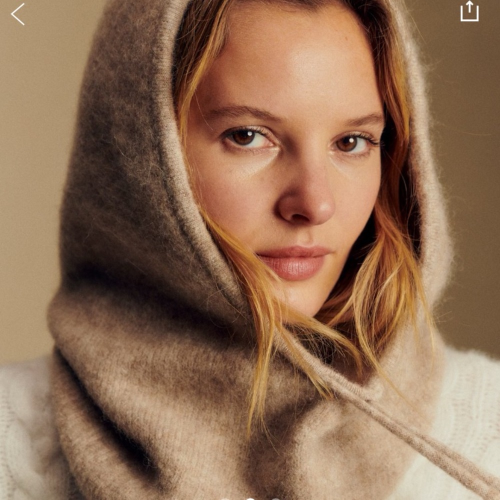 SÉZANE Hooded Scarf in Light Beige